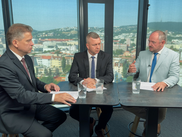 Ide o pravdu, Krisztián Forró, Zsolt Simon