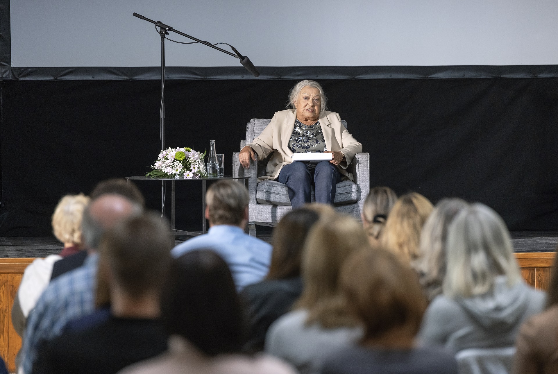 Jiřina Bohdalová stvárňuje hlavnú úlohu vo filme Svätá.