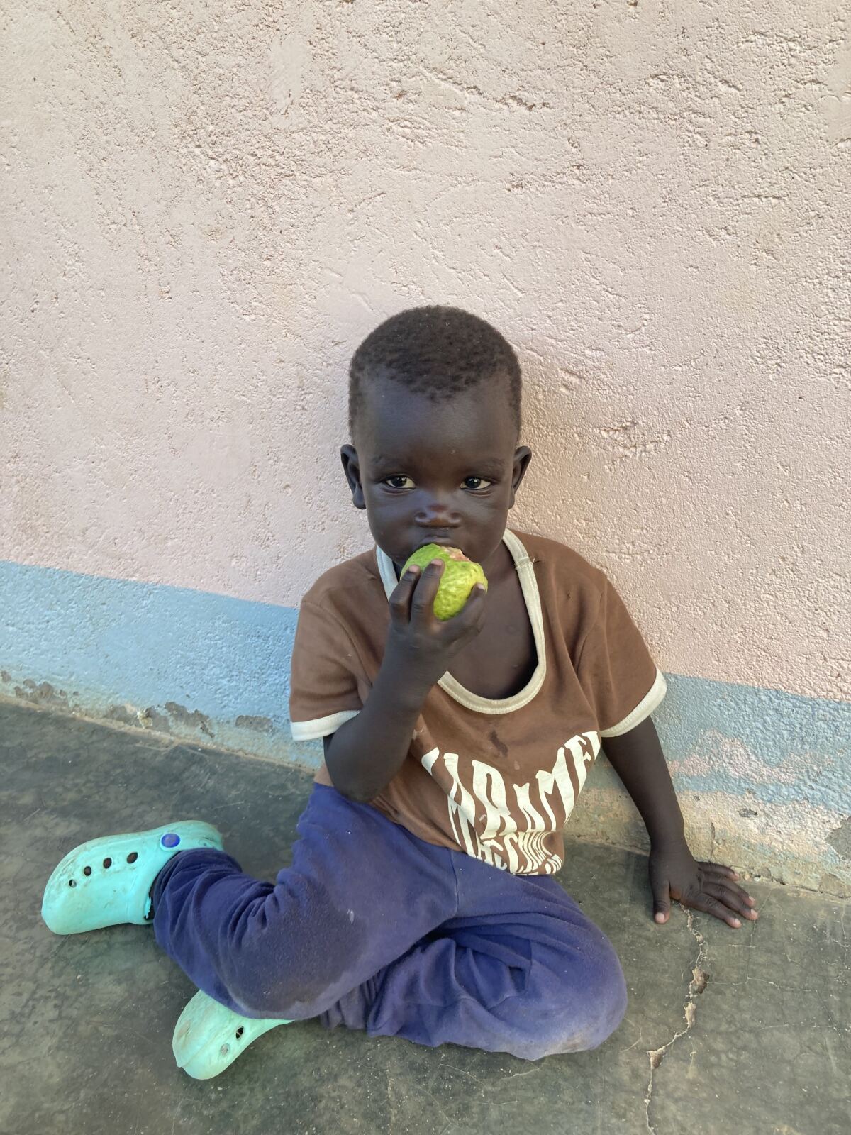 NEPOUZ, Uganda, Guava je oblubenym ovocim aj u nasich deti