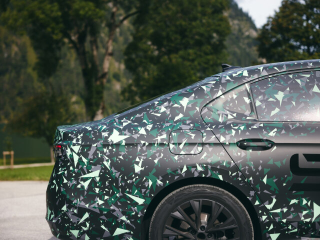 Škoda Superb Liftback - maskované prototypy 2023