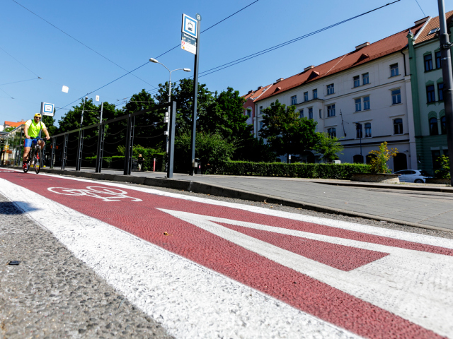 SR Bratislava magistrát cyklopruhy premaľovanie BAX