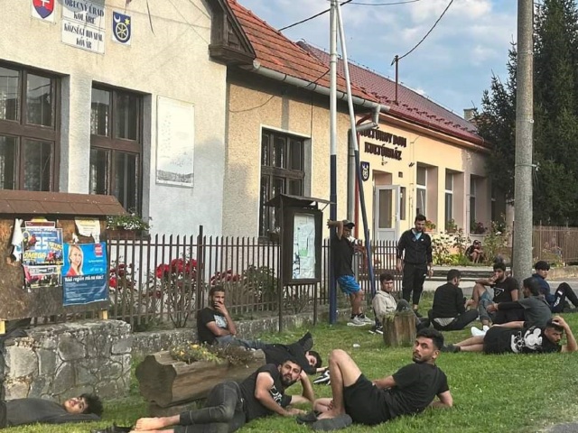 Koláre, migranti