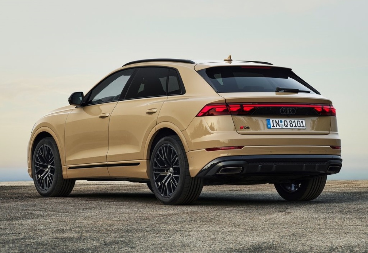 Audi Q8 4