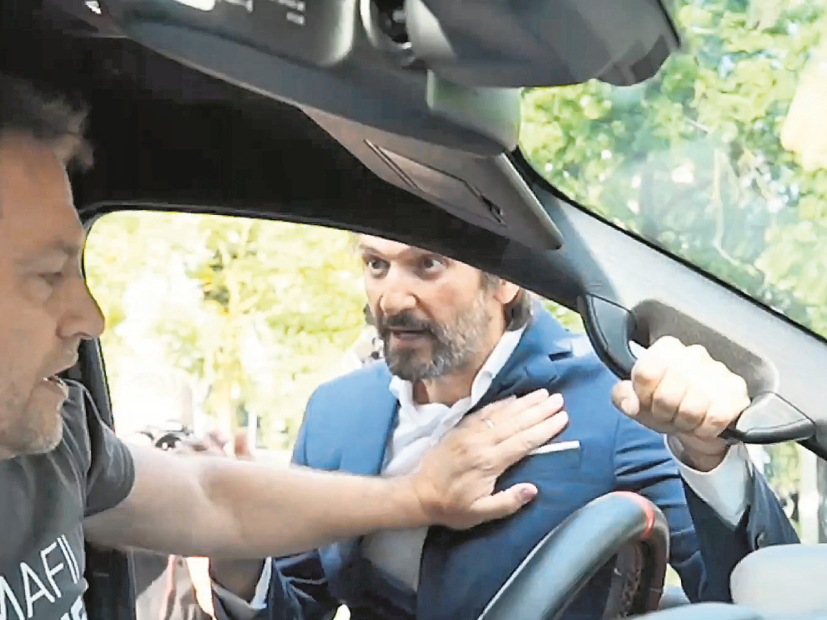 auto, matovič, kaliňák, tlačovka, bitka