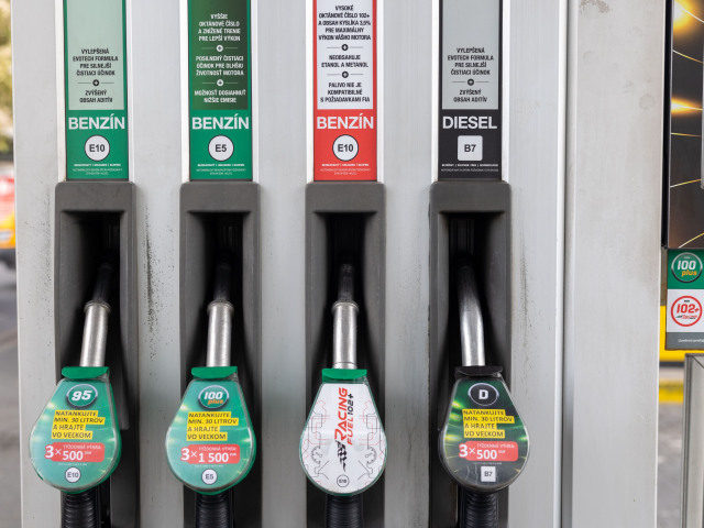 benzín, nafta, pohonné látky, benzínová pumpa, tankovanie, čerpačka, pumpa