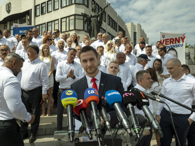Milan uhrík, republika, kandidátka
