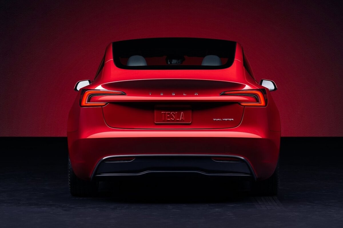 Tesla Model 3 - 2023
