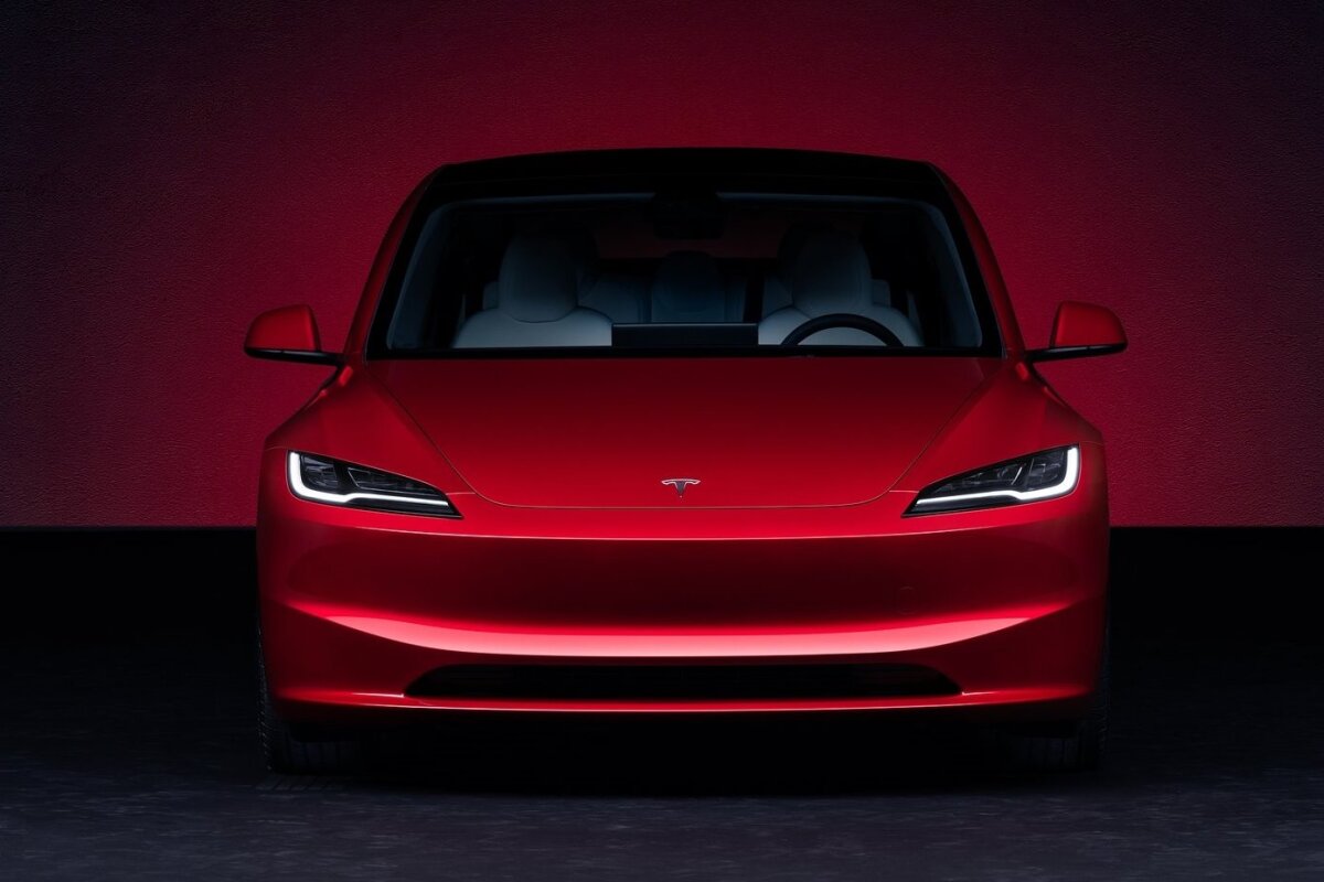 Tesla Model 3 - 2023