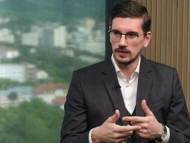 Martin Babocký, Ide o peniaze