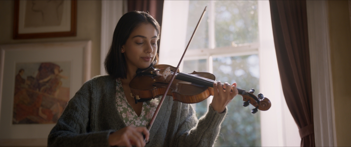 Matka tereza a ja Kavita Playing Violin