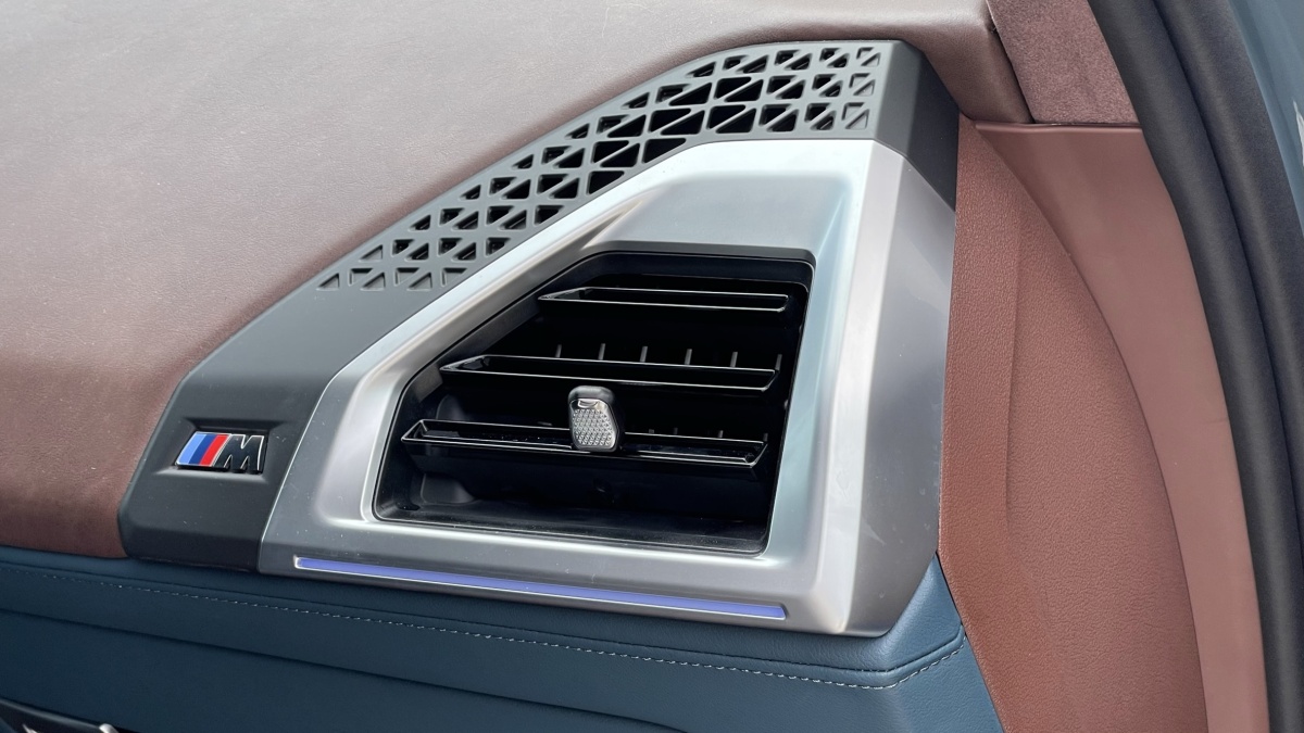 BMW XM (2023)