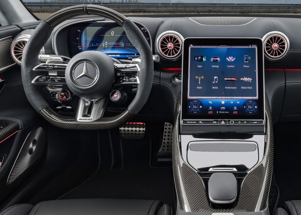 Mercedes-AMG GT Coupe 11