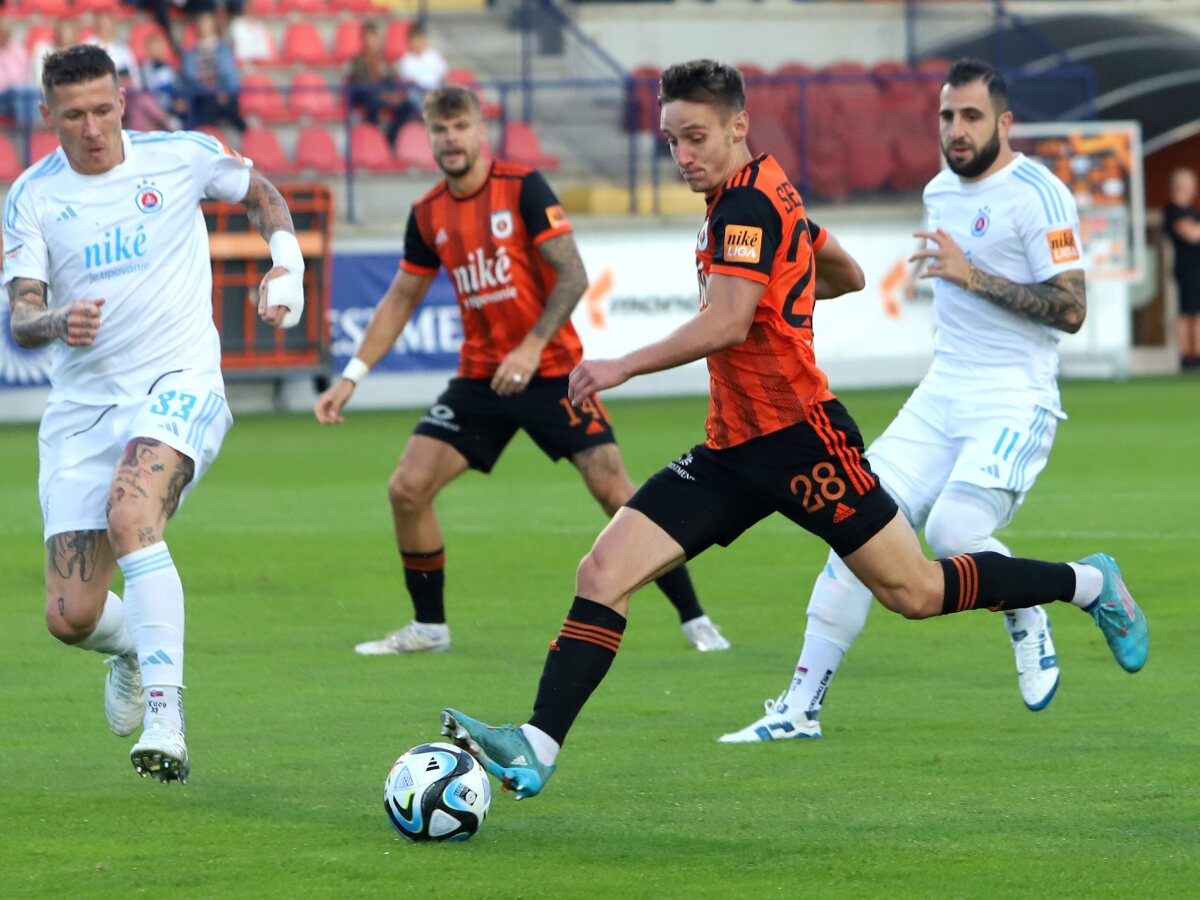 2220230927 futbal ruzomberok bratislava 03987932