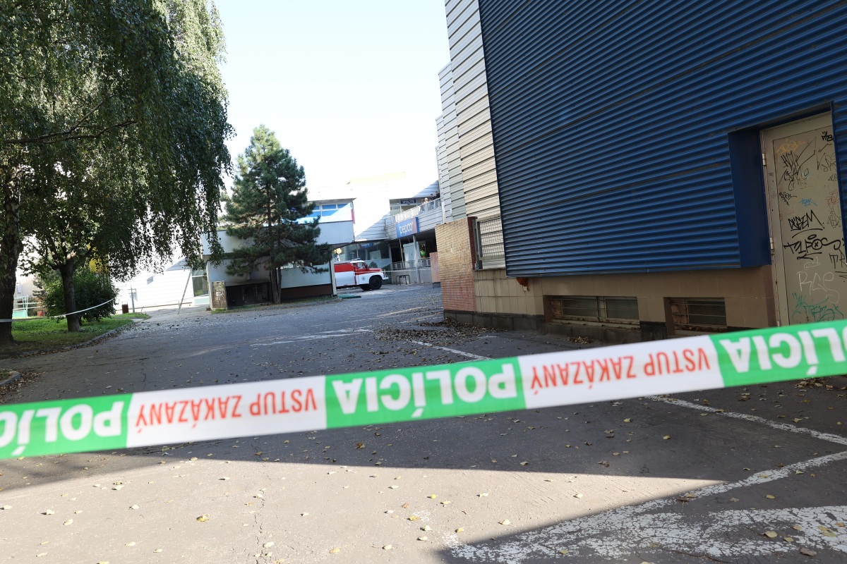 Dúbravka / Fedáková ulica / Polícia / Policajná páska / Kriminalisti /