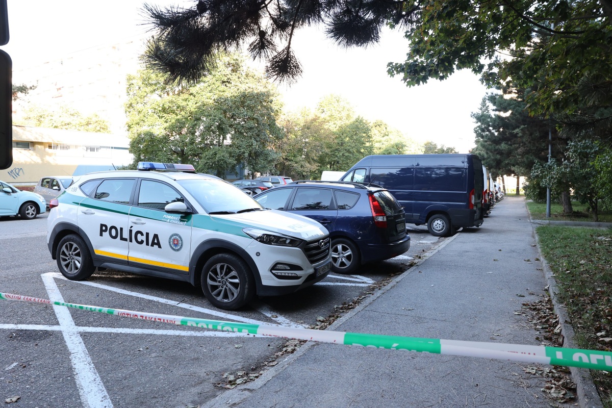 Dúbravka / Fedáková ulica / Polícia / Policajná páska / Kriminalisti /
