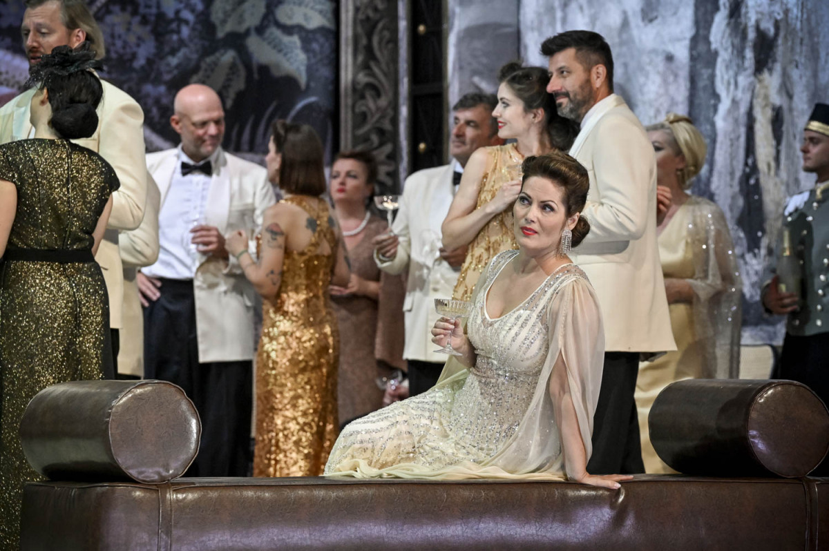 Jolana Fogasova  zbor Opery SND Nabucco