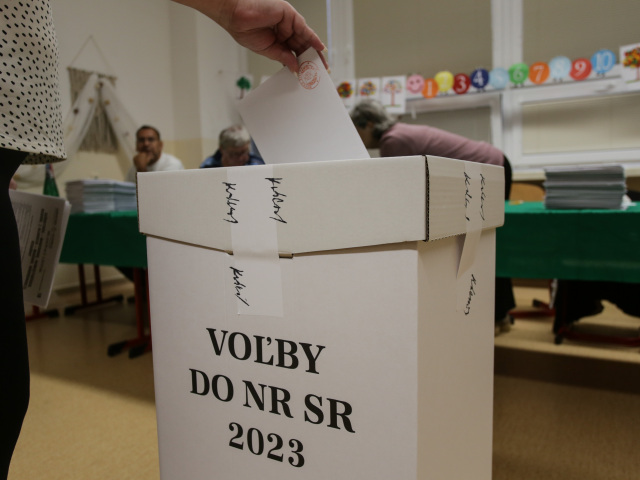 Voľby 2023 / Volebná miestnosť /