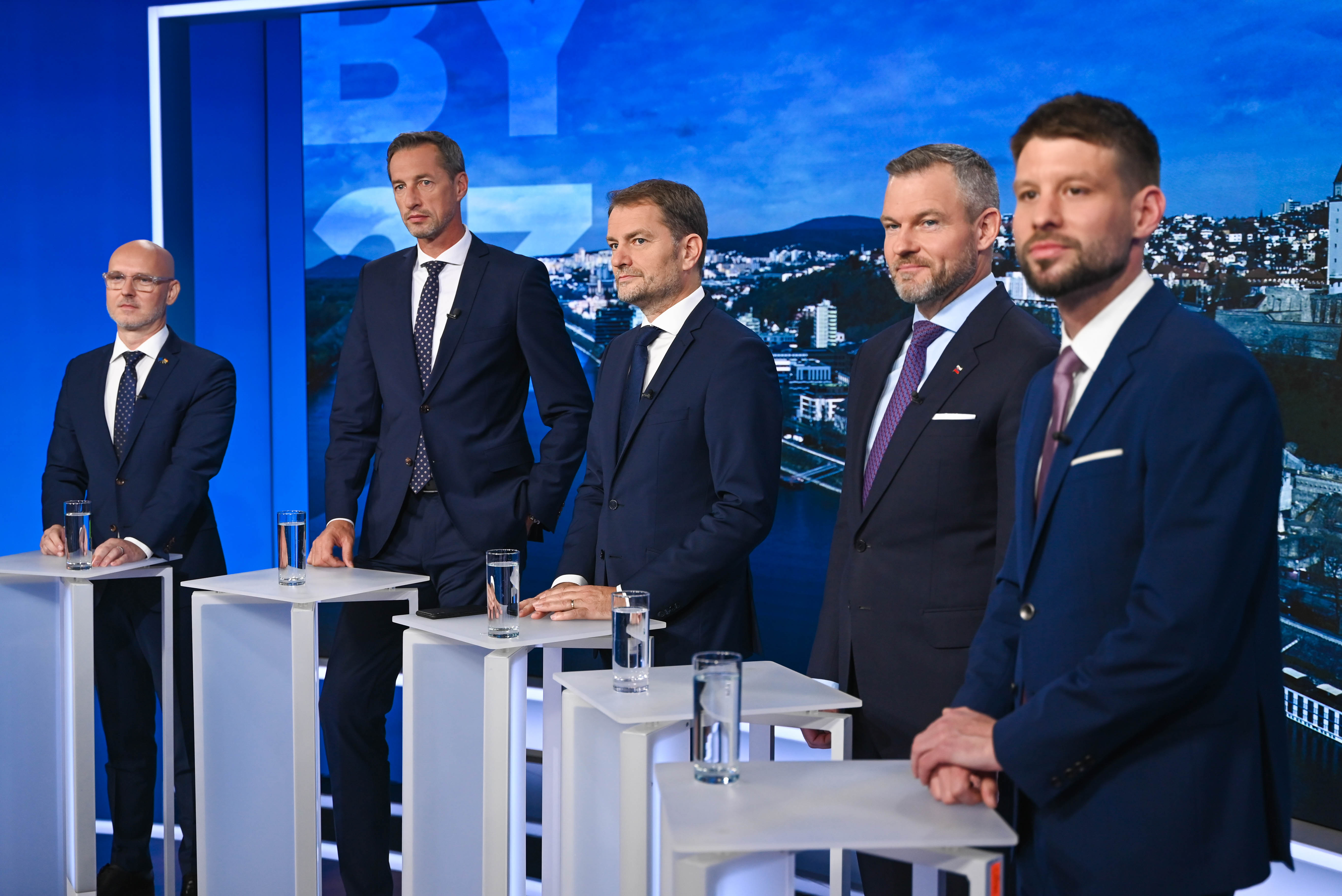 V prvej povolebnej diskusii televízie Markíza s lídrami politických strán a hnutí, ktoré sa dostali do parlamentu, boli hosťami: (zľava) Branislav Gröhling (SaS), Milan Majerský (KDH), Igor Matovič (OĽaNO), Peter Pellegrini (Hlas-SD) a Michal Šimečka (PS).