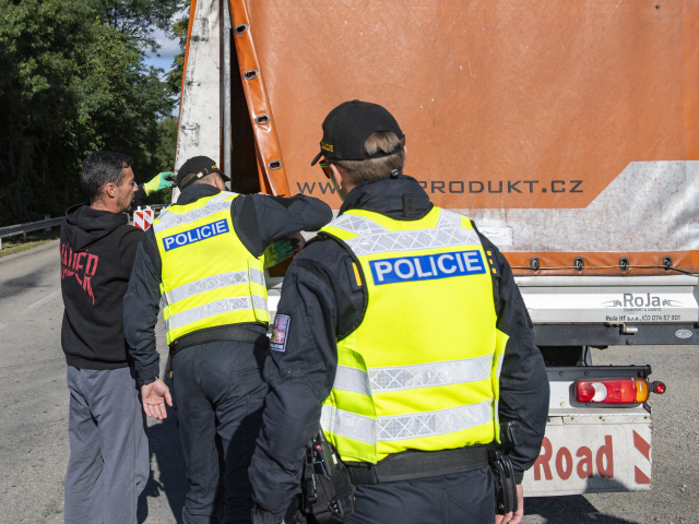 ČR SR kontroly náhodné nelegálni migranti zachytenie