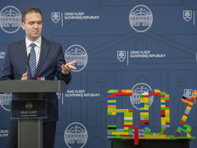 SR vláda schôdza konsolidácia opatrenia MF predstavenie TK BA