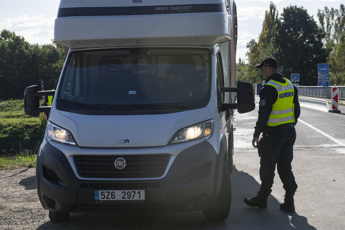 ČR SR kontroly náhodné nelegálni migranti zachytenie