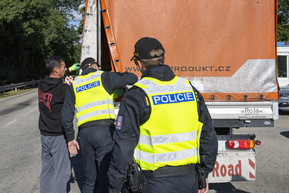 ČR SR kontroly náhodné nelegálni migranti zachytenie
