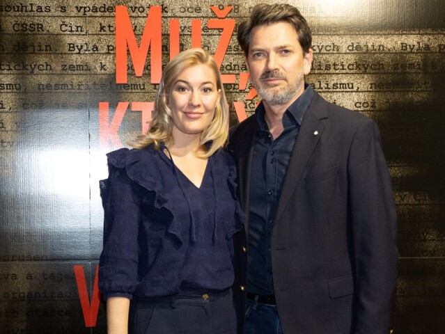 Muz ktory stal v ceste 03 Jana a Marek Majeski na premiere