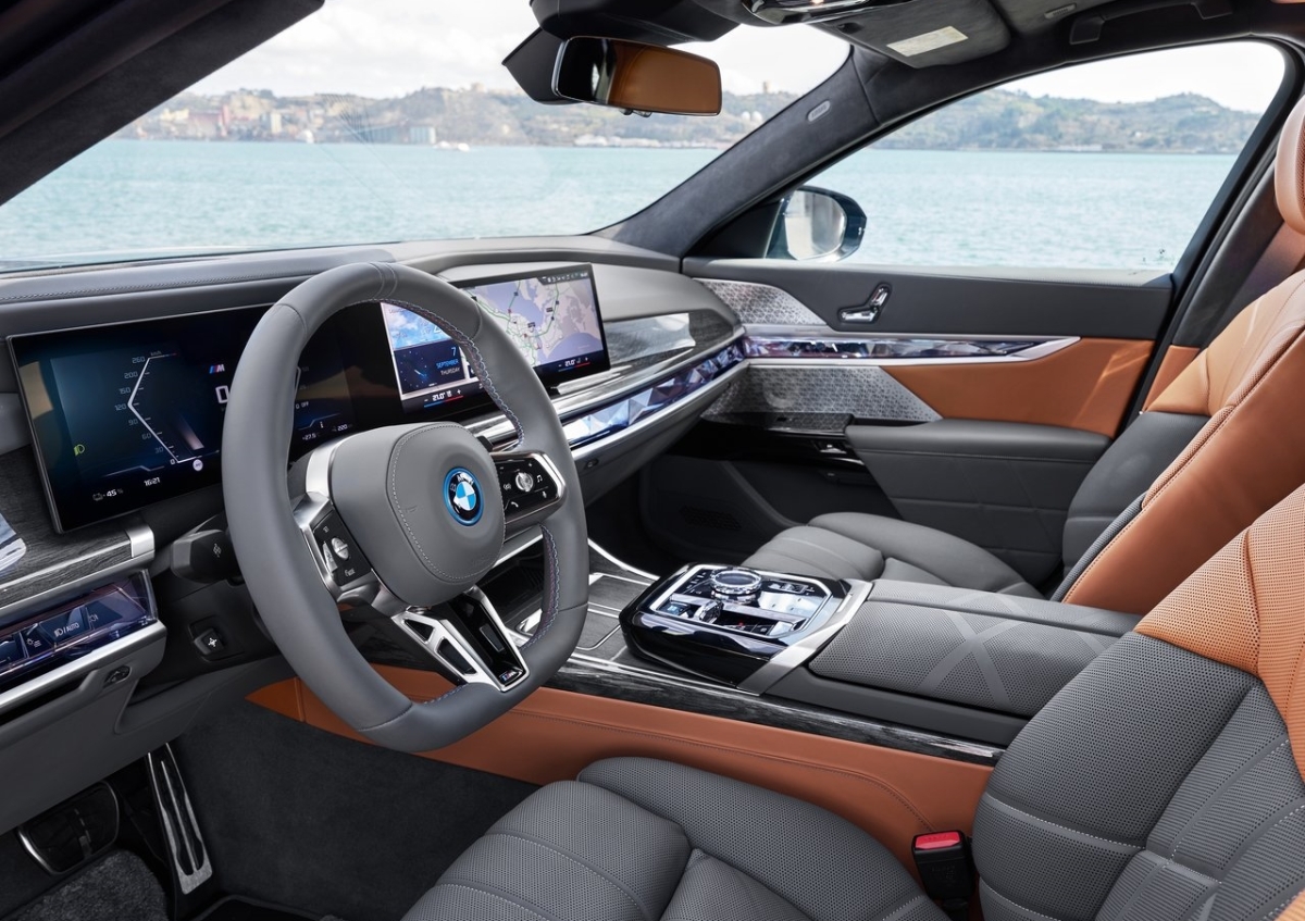 BMW i7 M70 x Drive 10