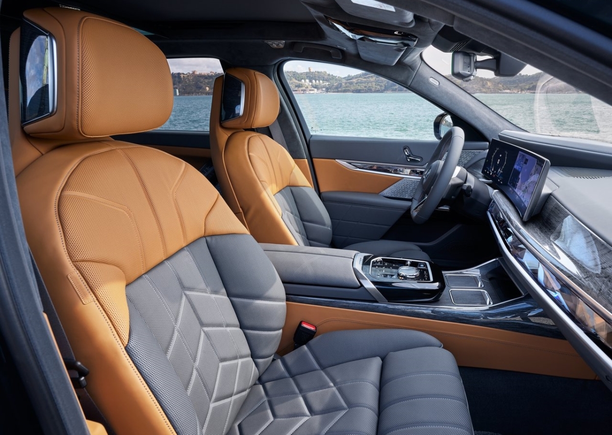 BMW i7 M70 x Drive 11