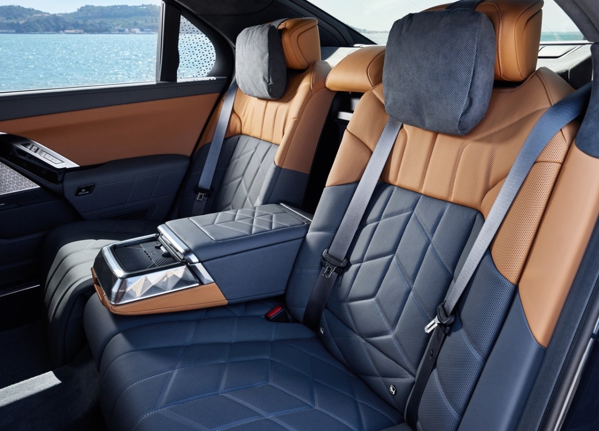 BMW i7 M70 x Drive 12