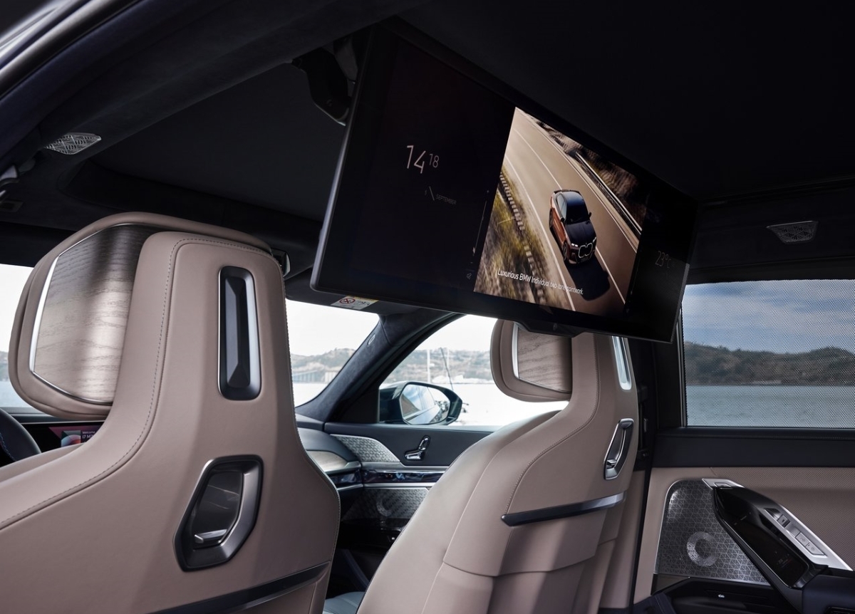 BMW i7 M70 x Drive 16