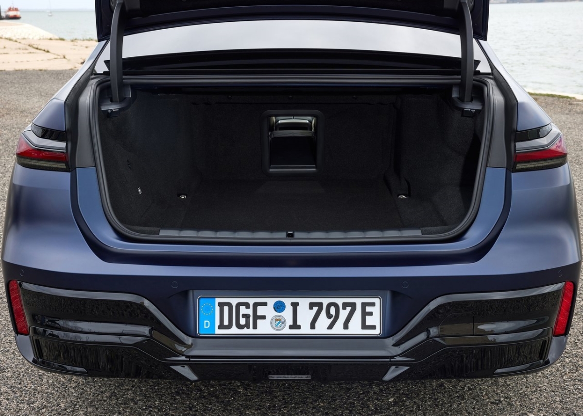 BMW i7 M70 x Drive 17
