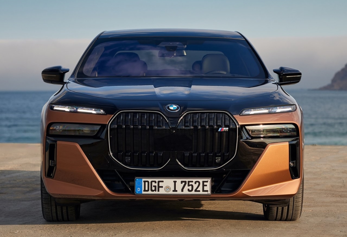 BMW i7 M70 x Drive 8