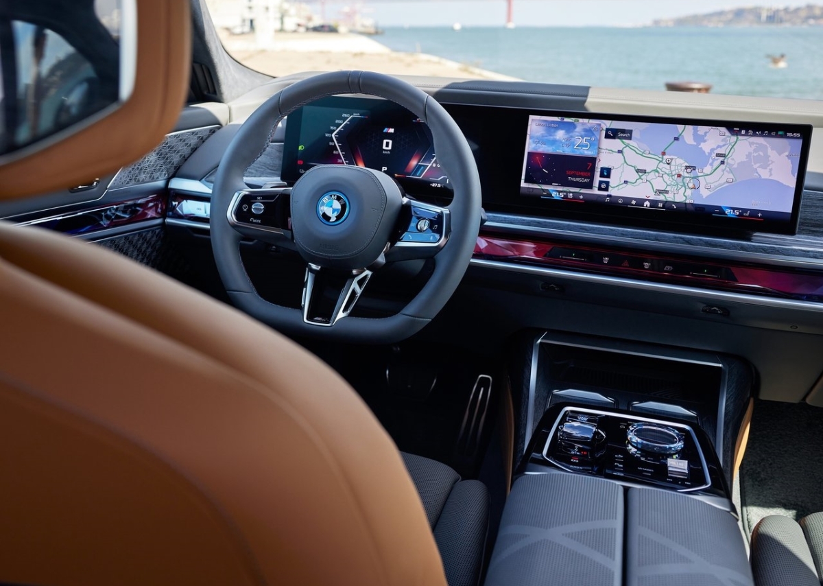 BMW i7 M70 x Drive 9