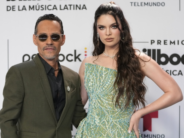 Marc Anthony a jeho manželka Nadia Ferreira