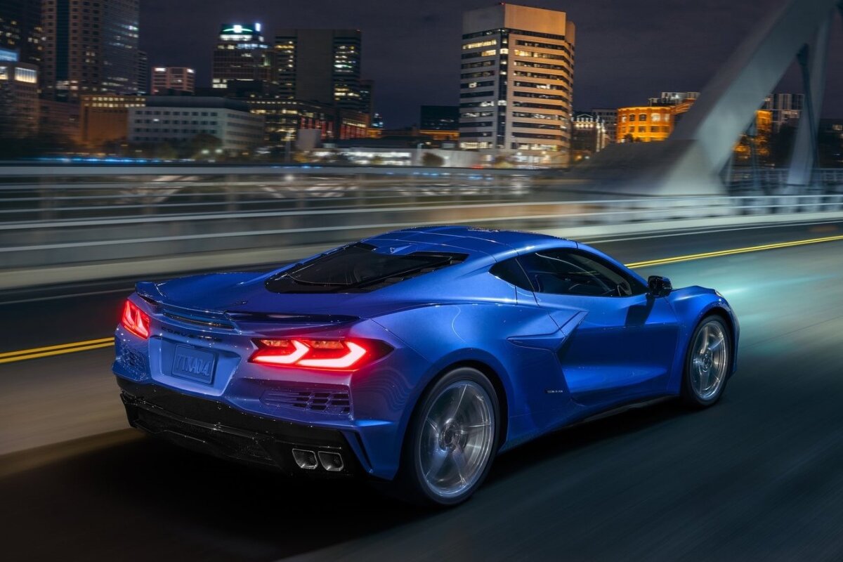Chevrolet Corvette E-Ray - 2023