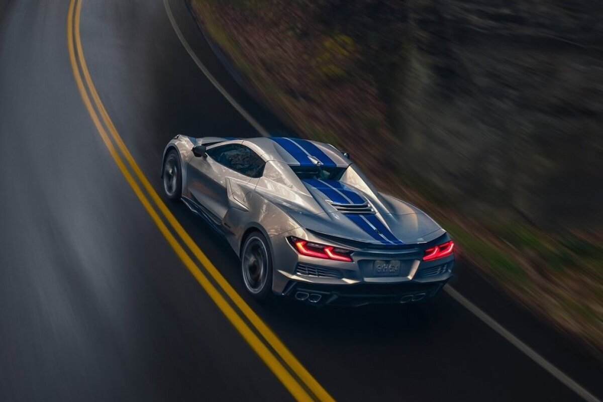 Chevrolet Corvette E-Ray - 2023