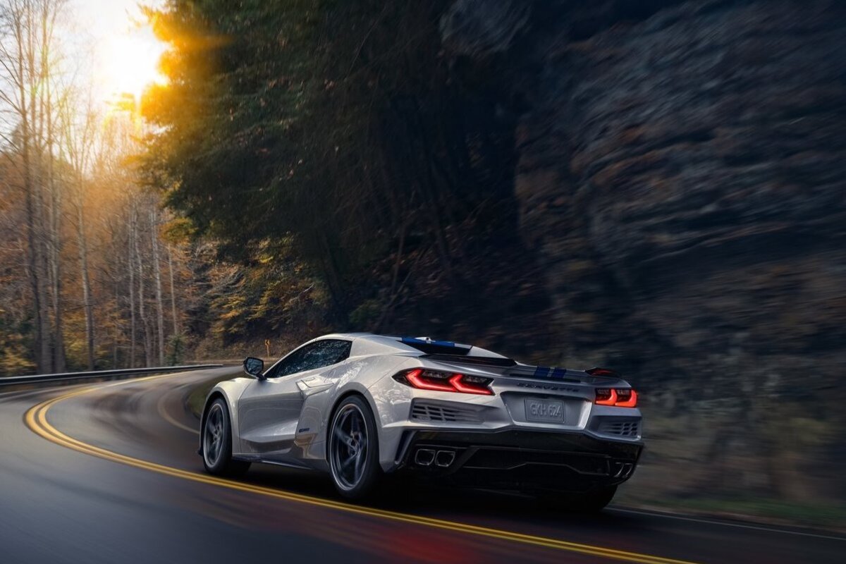 Chevrolet Corvette E-Ray - 2023