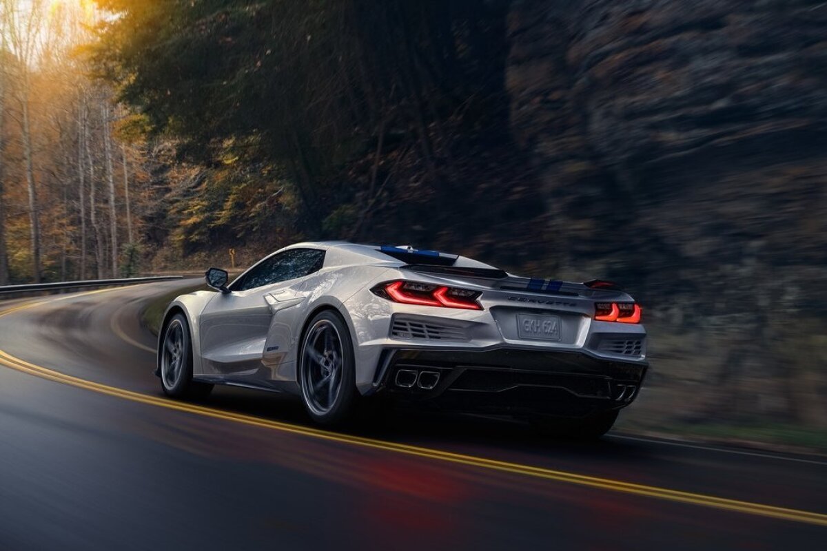 Chevrolet Corvette E-Ray Convertible - 2023