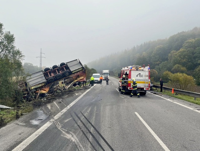 doprava kamión rýchlostná cesta R3 nehoda hasiči