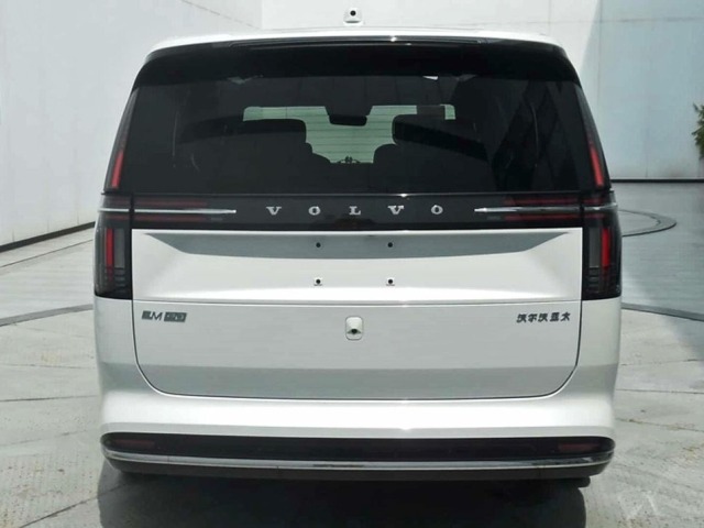Volvo EM90 - uniknuté snímky 2023