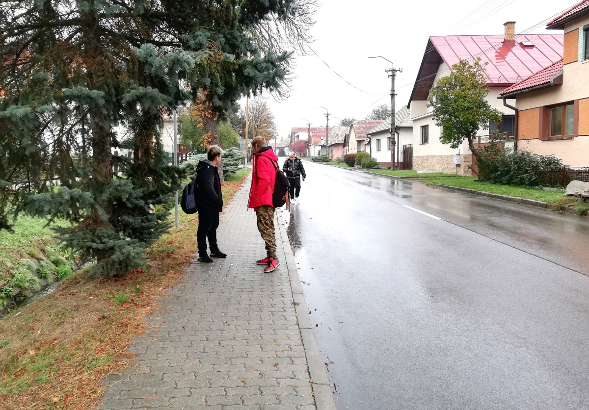 Očová, chodník