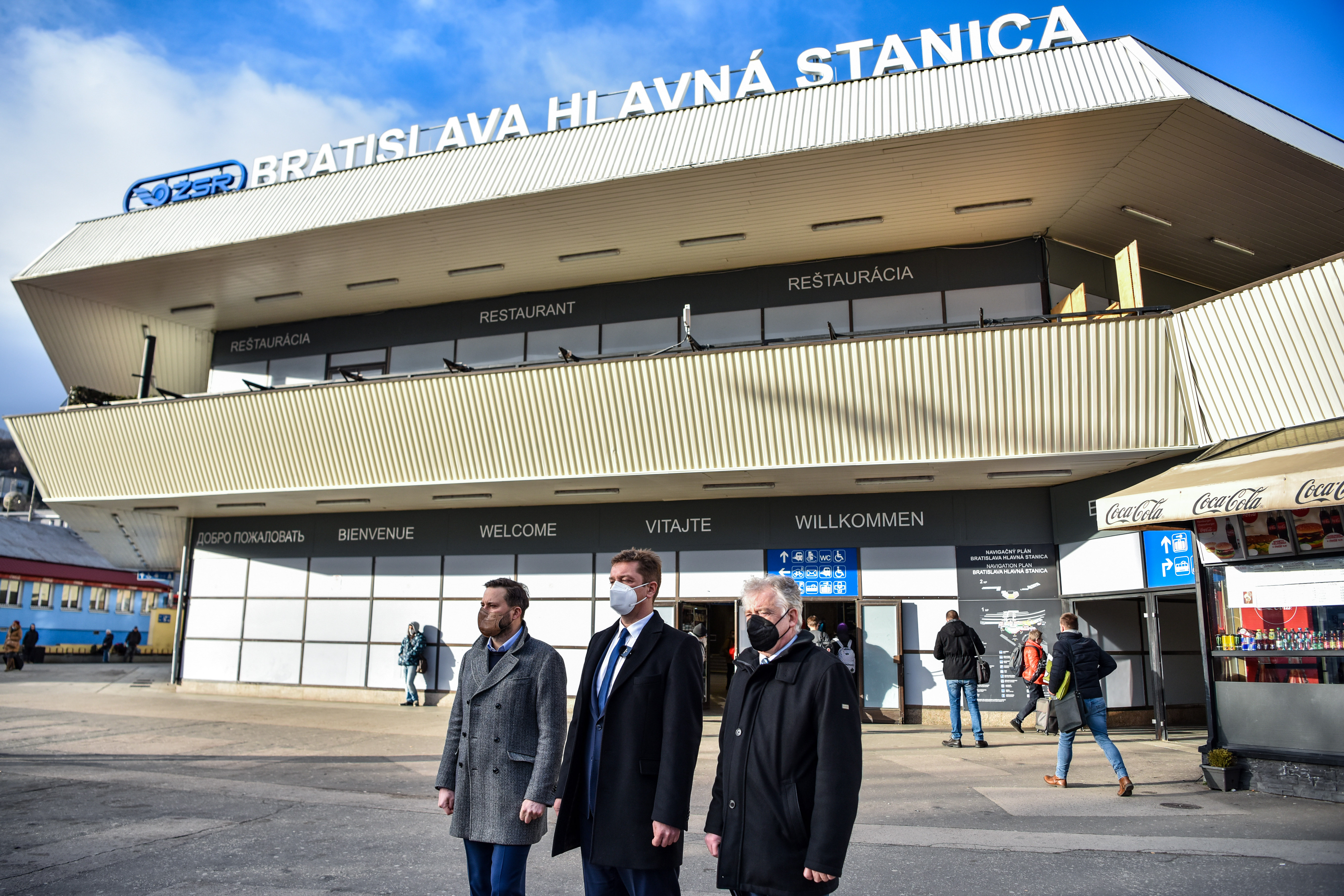 Hlavná stanica je strašiakom Bratislavy už desaťročia. Okrem malých kozmetických úprav sa neudialo nič.