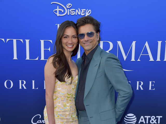 John Stamos a jeho manželka Caitlin McHugh