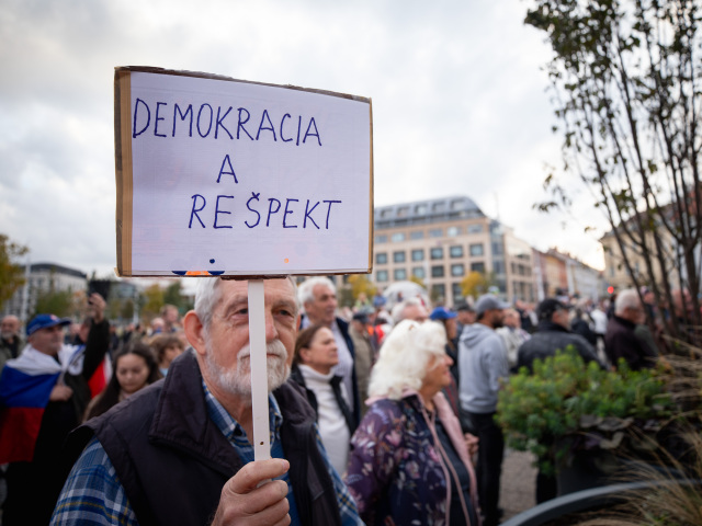 Prezidentský palác / Protest / Rudolf Huliak / Demokracia / Rešpekt /