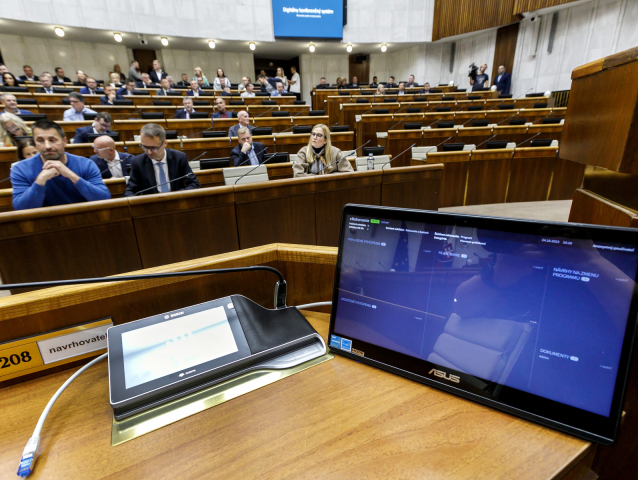 Skúška hlasovacieho zariadenia v NR SR