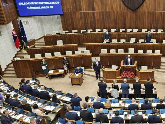NR SR / Parlament / Ustanovujúca schôdza NR SR / Skladanie sľubu /