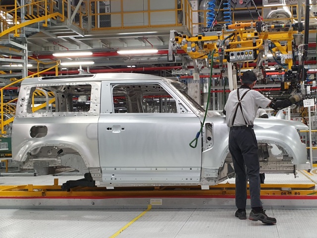 SR Jaguar Land Rover Elektromobily Výroba NRX