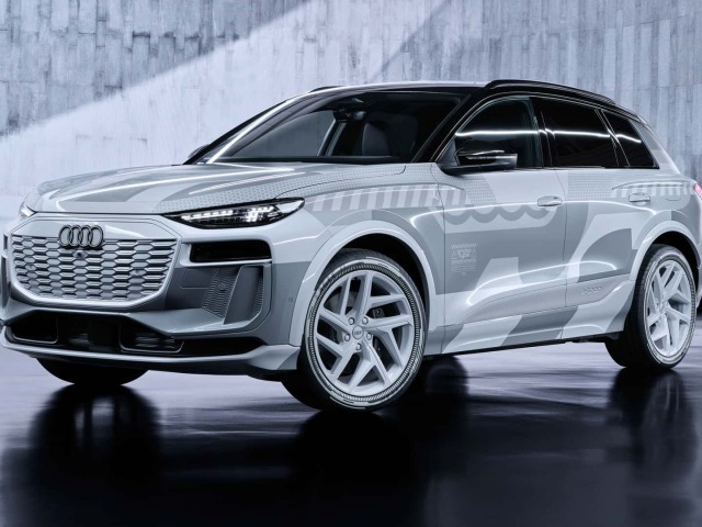 2023-audi-q6-e-tron-interier-official-15