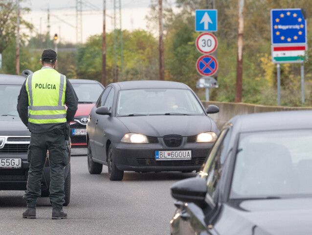 Hranica / Kontroly / Polícia / Armáda / Migranti / Migrácia / Stráženie / Čunovo-Rajka /